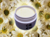 Витаминный  питательный крем GLOW для лица с отваром ромашки